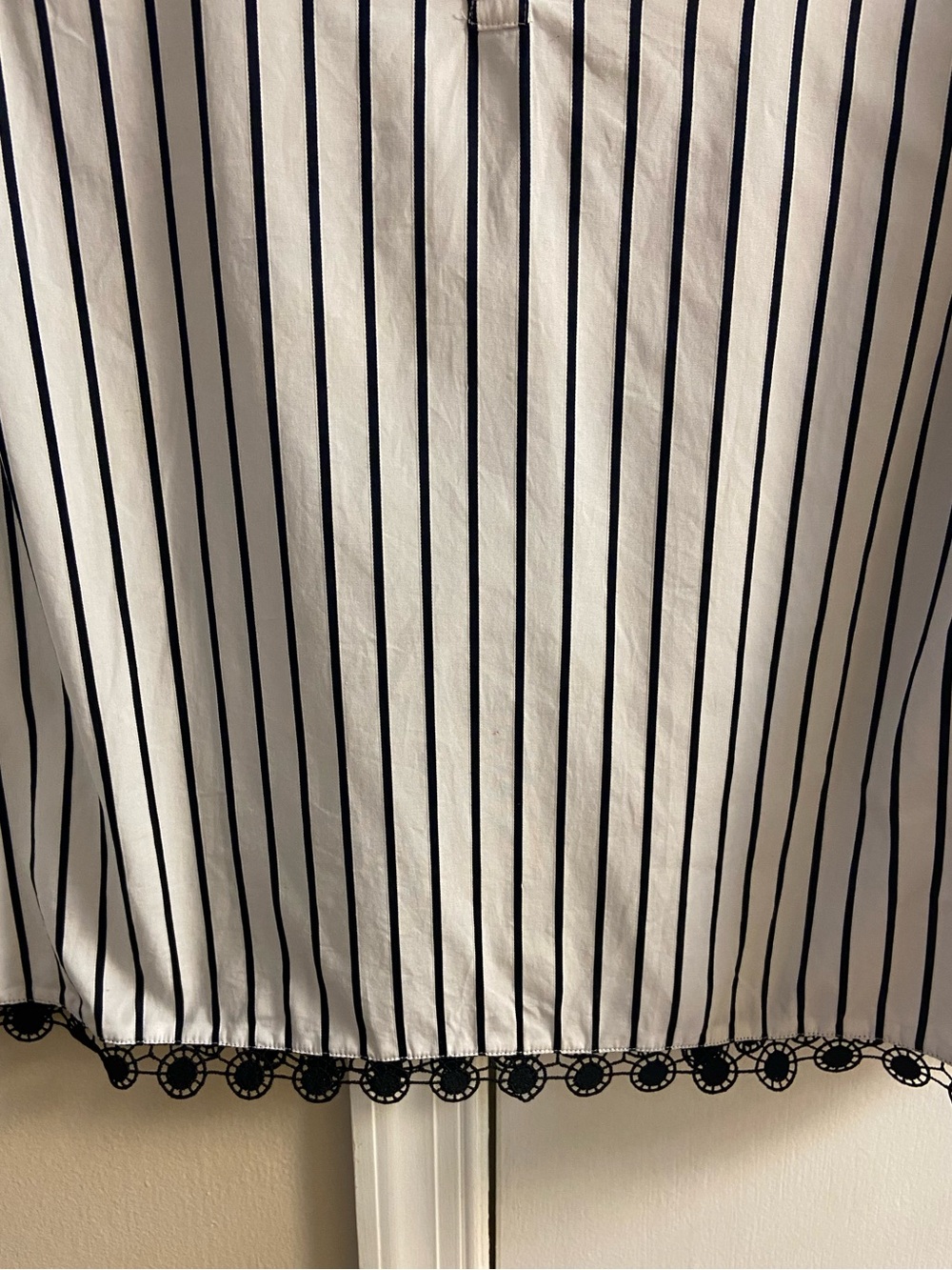 Lauren Ralph Lauren Striped V-Neck Bell Sleeve Crochet Lace Hem Top L - Picture 4 of 7